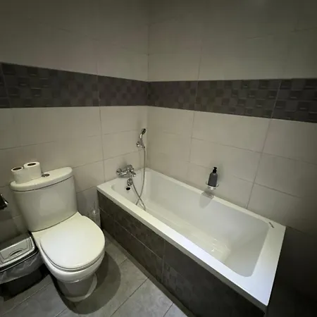 Shoreside Apartment *